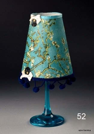 Sklenený svietnik s kreatívnym tienidlom - 52